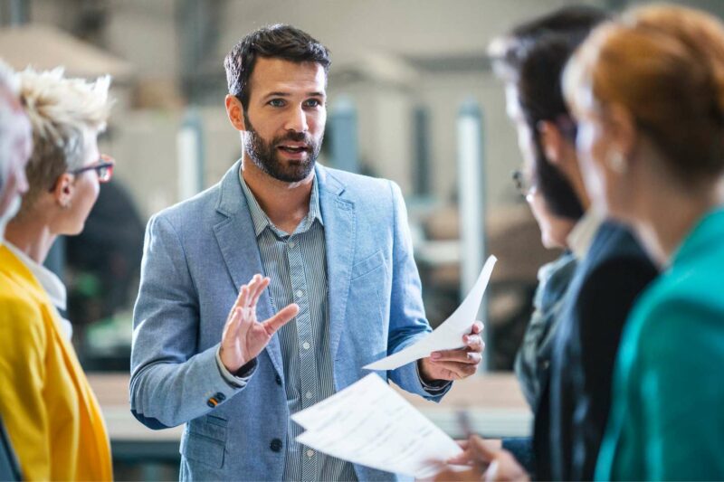 Quand un directeur commercial peut-il être considéré comme un dirigeant de fait ?