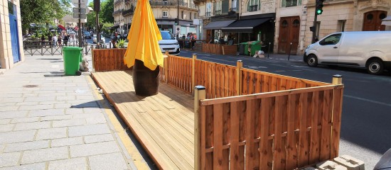Les règles à connaître pour installer une terrasse ou un étalage devant son commerce