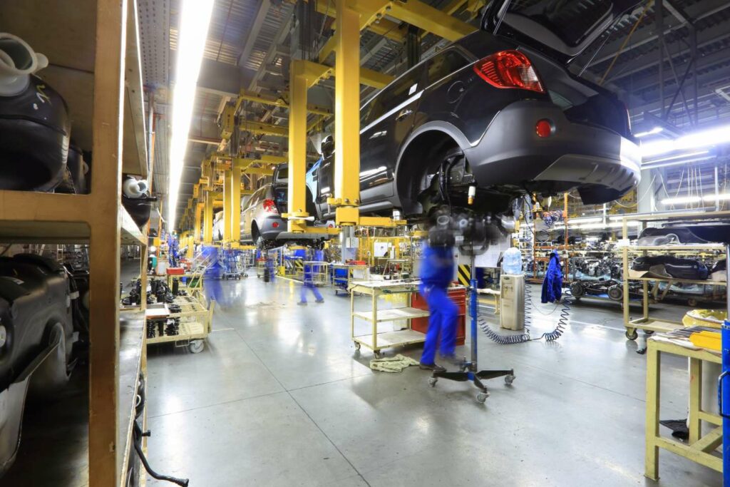 Bourse : les constructeurs automobiles européens confrontés à la déferlante chinoise